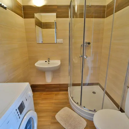 Near The Sea For 2 People, ウストロニエ・モルスキエ